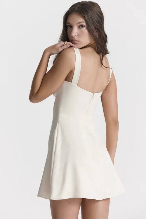 Robe courte satin bustier élégante