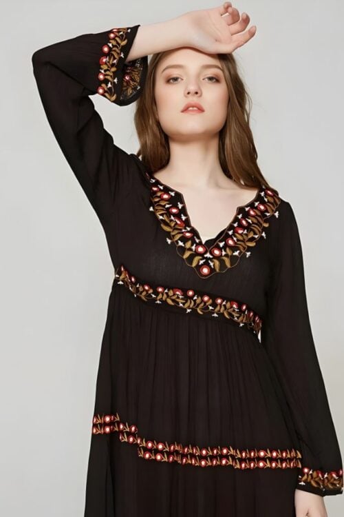 Robe longue bohème noire brodée