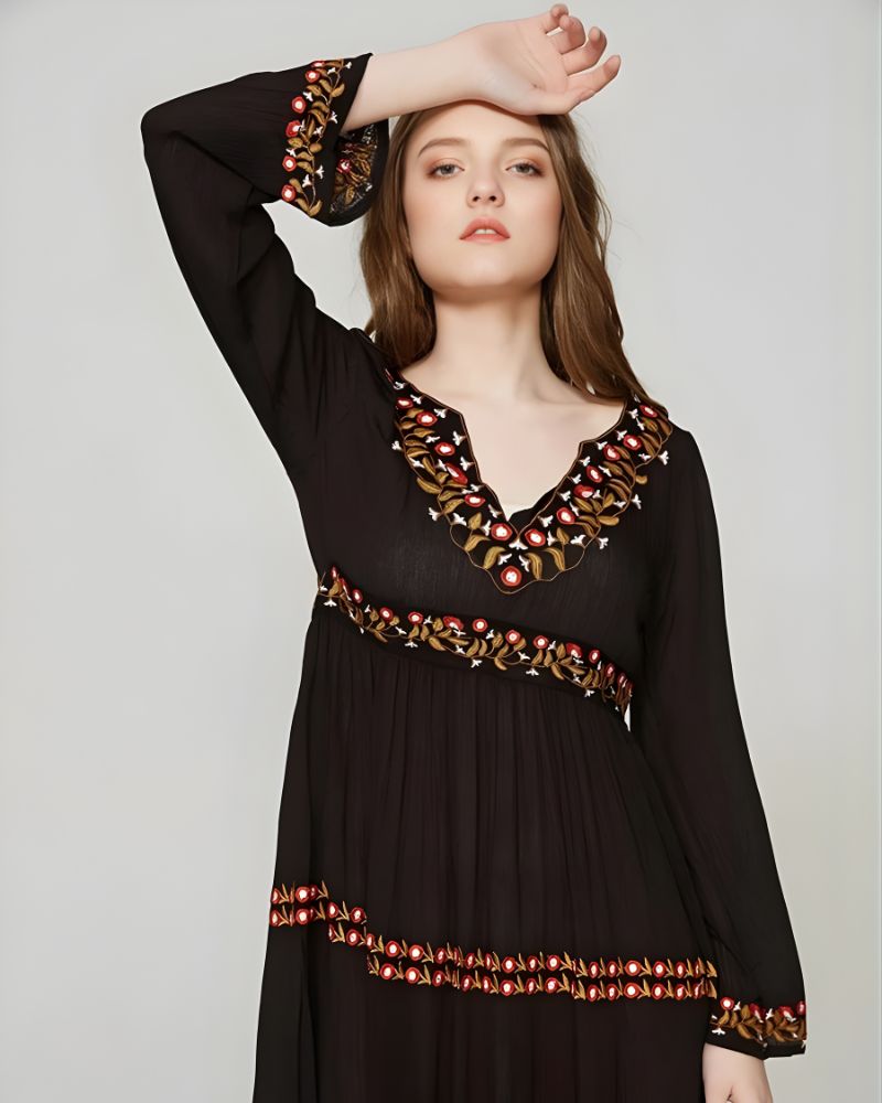 Robe longue bohème noire brodée