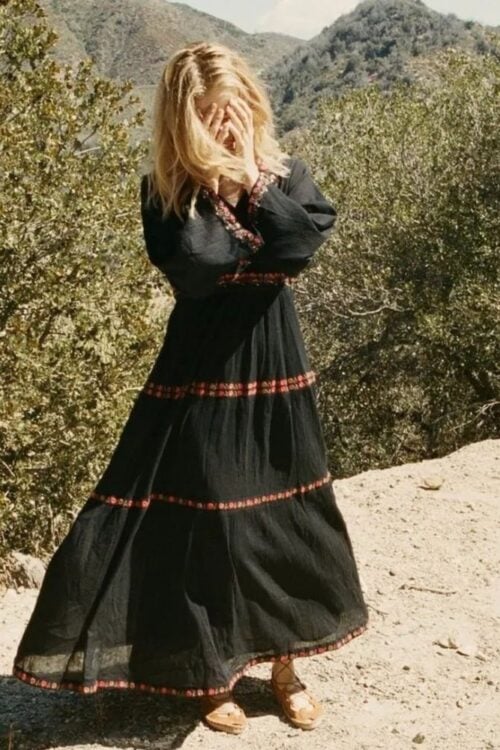 Robe longue bohème noire brodée
