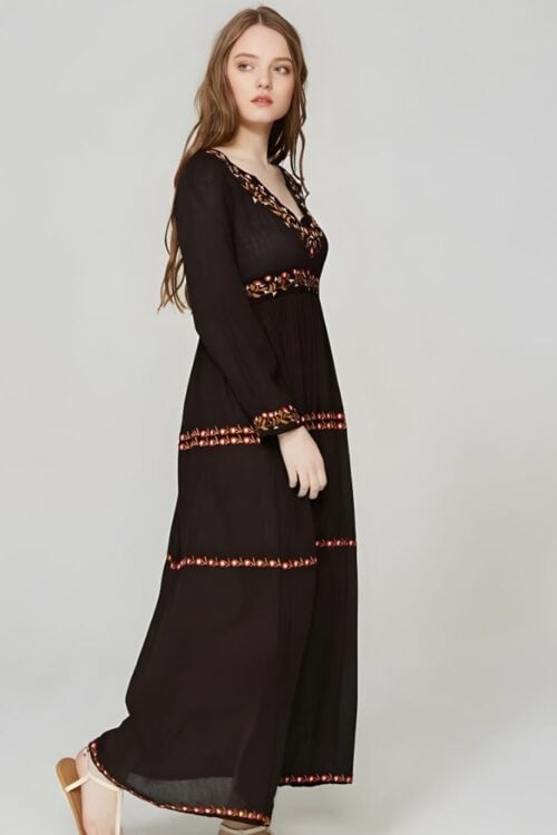 Robe longue bohème noire brodée