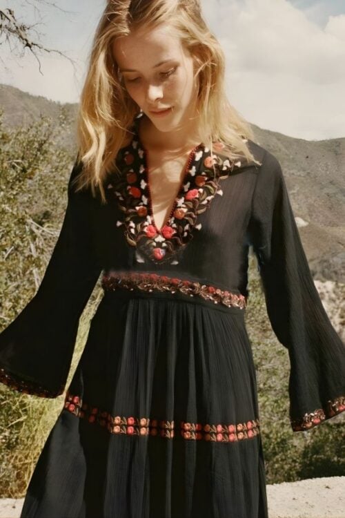 Robe longue bohème noire brodée