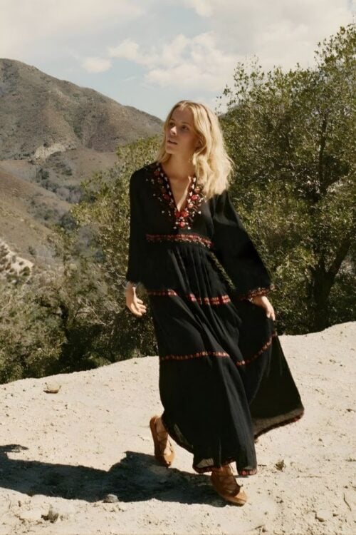 Robe longue bohème noire brodée
