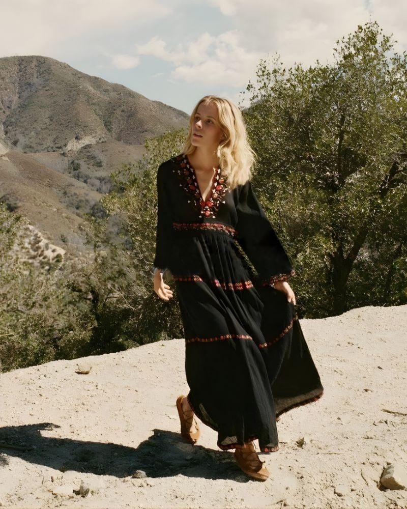 Robe longue bohème noire brodée