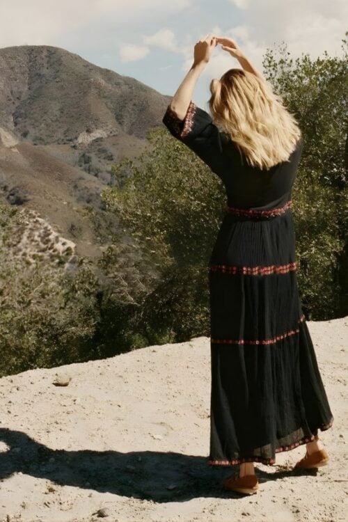 Robe longue bohème noire brodée