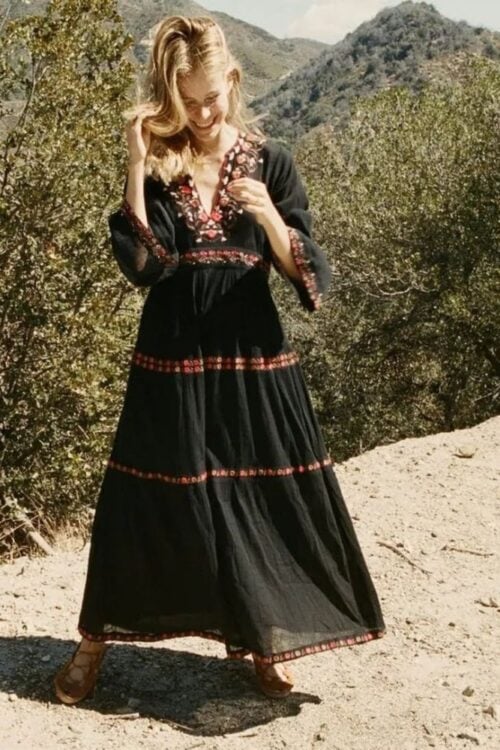 Robe longue bohème noire brodée