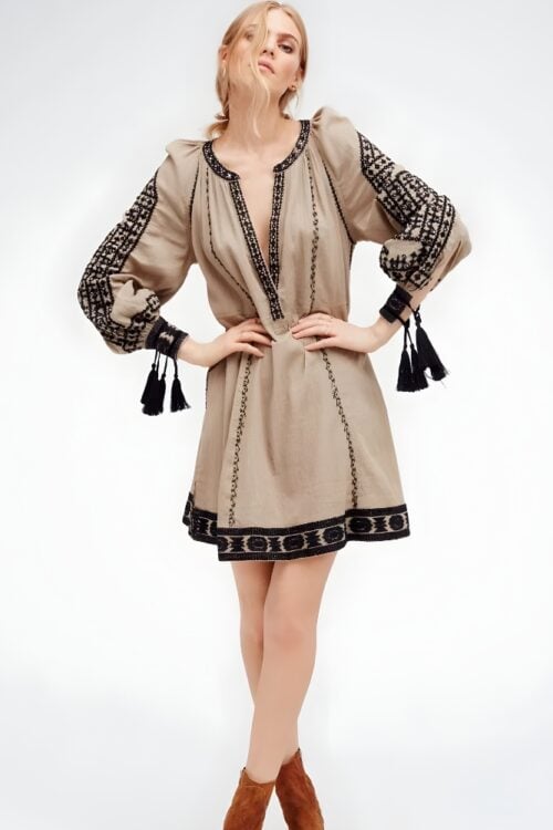 Robe manches lanterne broderie glands style bohème chic