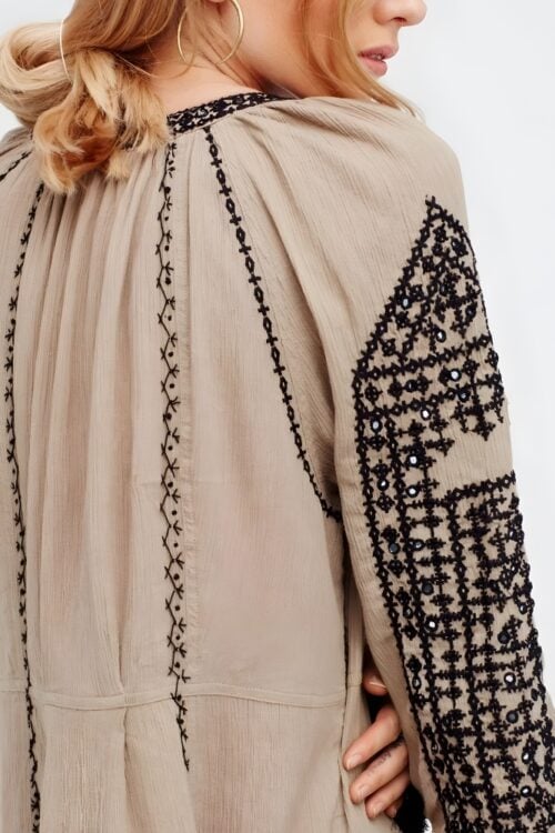 Robe manches lanterne broderie glands style bohème chic