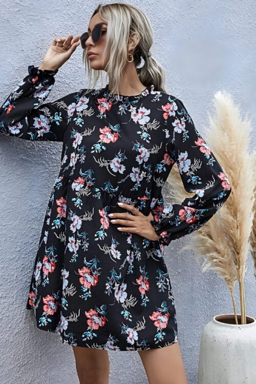Robe courte manches longues dentelle col Rond