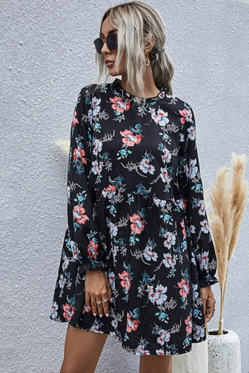 Robe courte manches longues dentelle col Rond